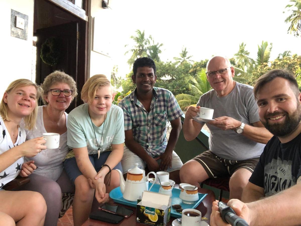 Lilly Palace Villa Guest House Negombo Bagian luar foto
