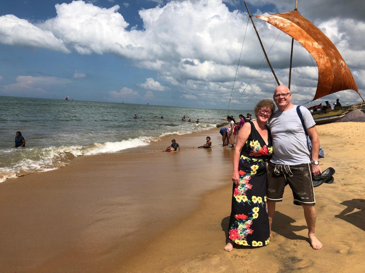 Lilly Palace Villa Guest House Negombo Bagian luar foto