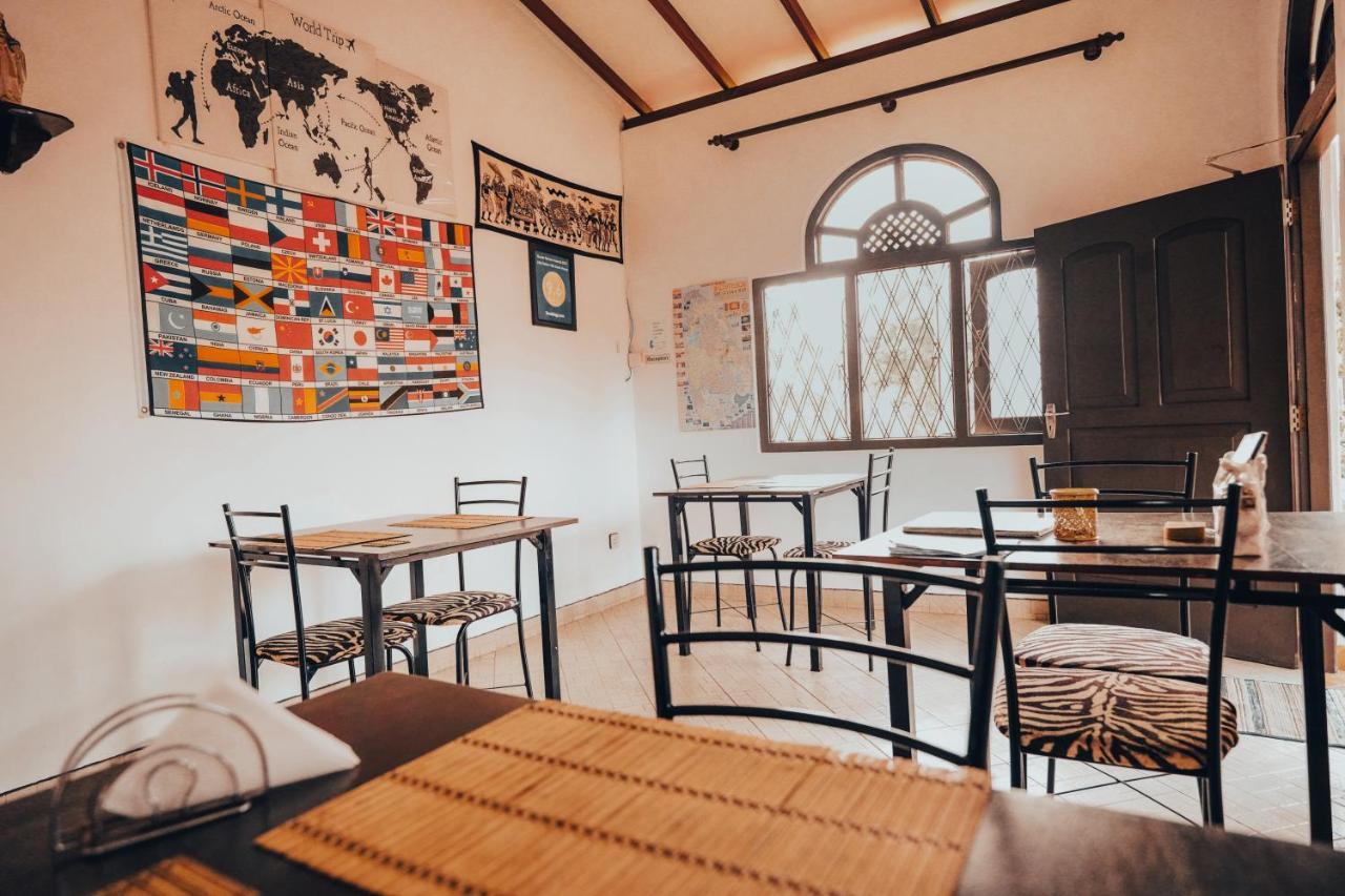 Lilly Palace Villa Guest House Negombo Bagian luar foto
