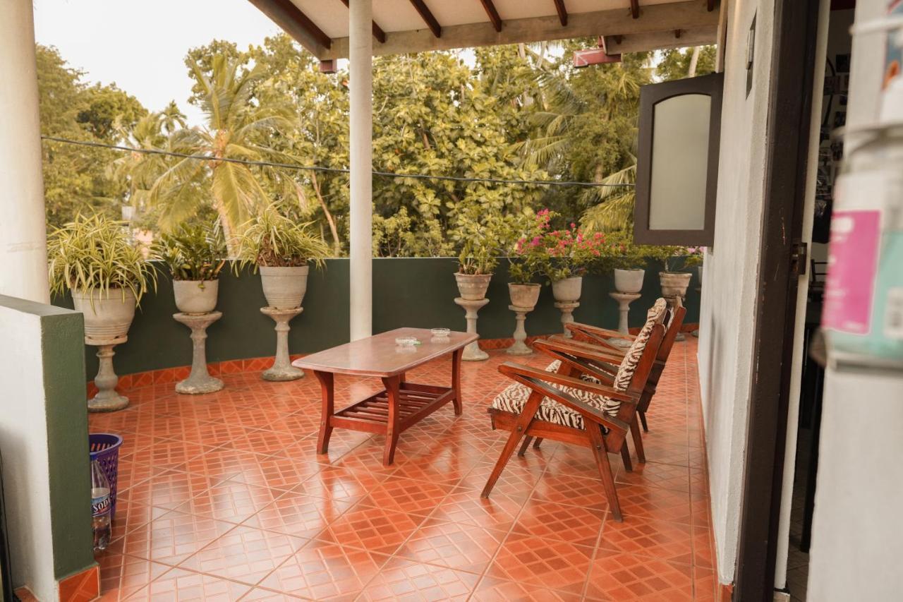 Lilly Palace Villa Guest House Negombo Bagian luar foto