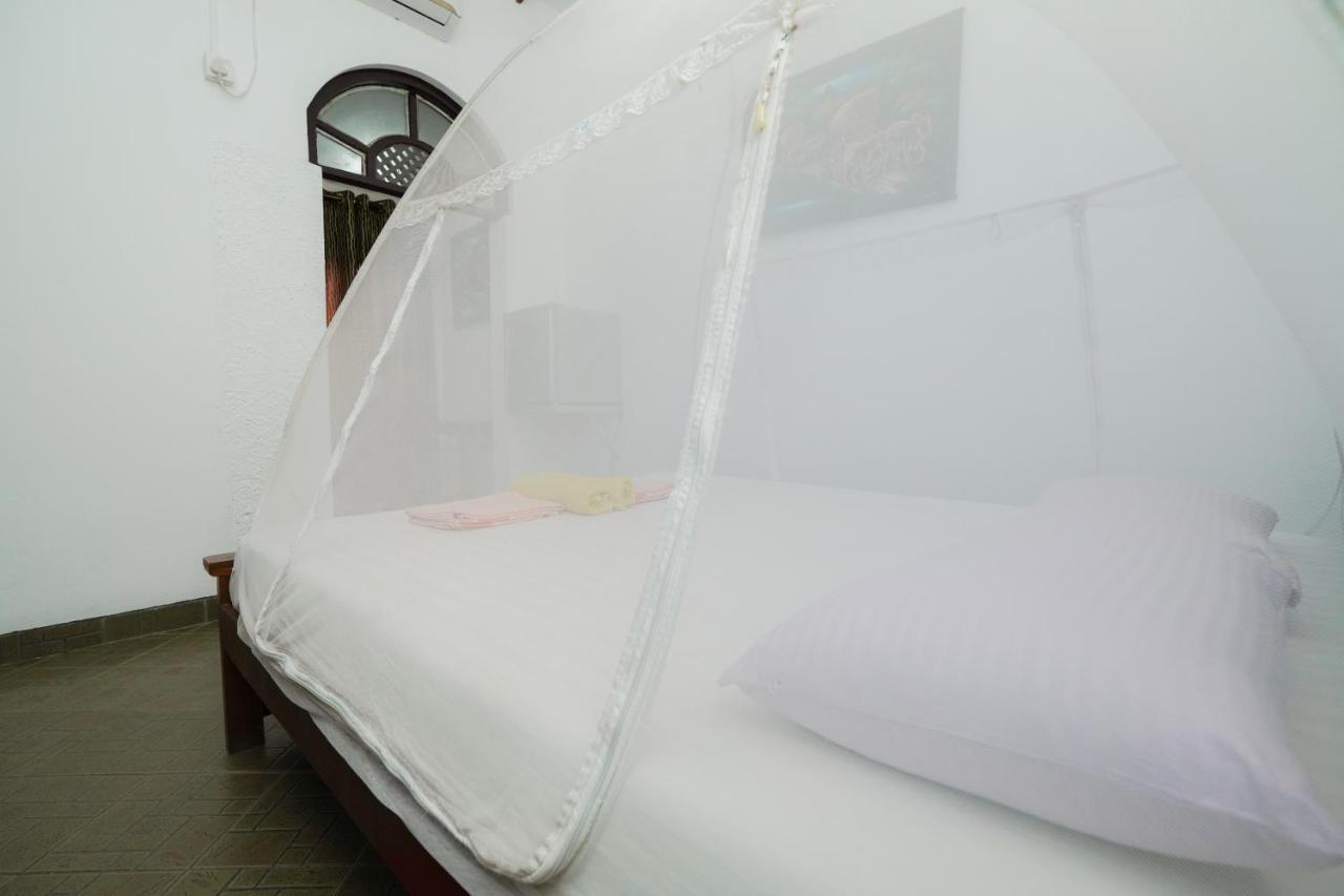 Lilly Palace Villa Guest House Negombo Bagian luar foto