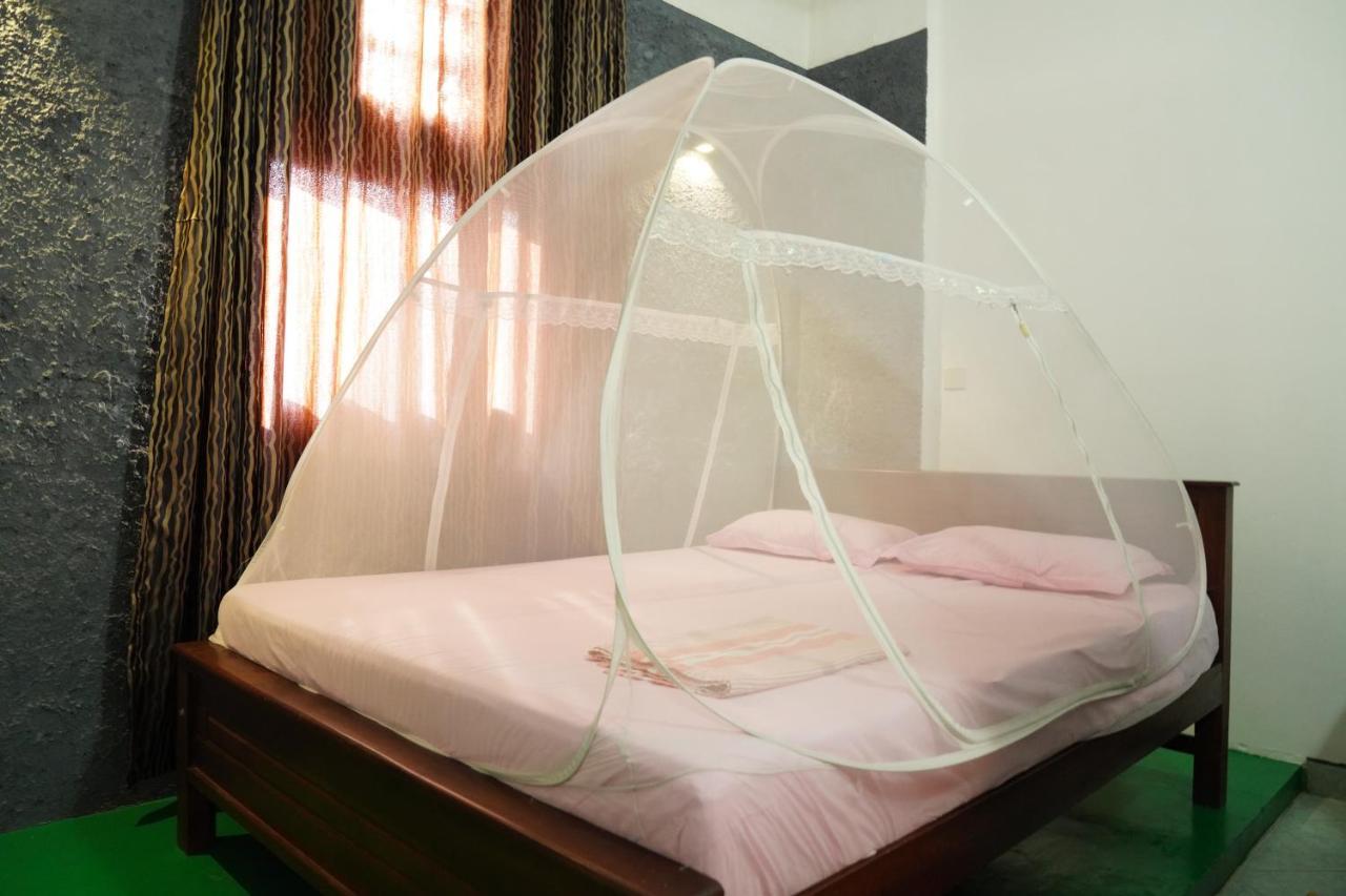 Lilly Palace Villa Guest House Negombo Bagian luar foto