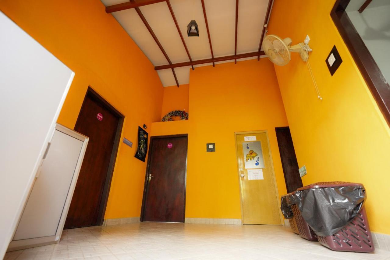 Lilly Palace Villa Guest House Negombo Bagian luar foto