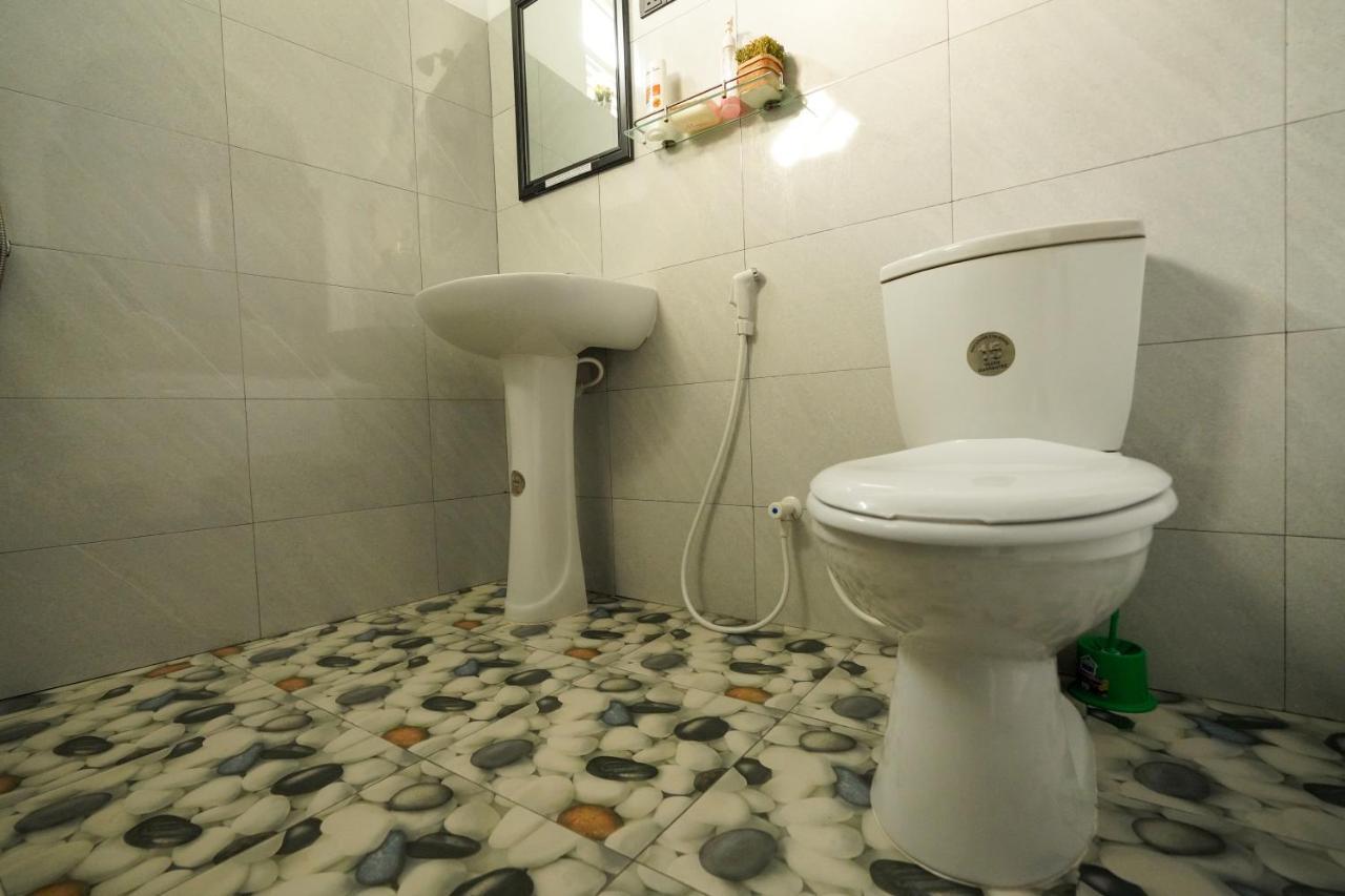 Lilly Palace Villa Guest House Negombo Bagian luar foto