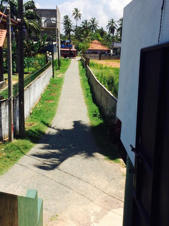 Lilly Palace Villa Guest House Negombo Bagian luar foto