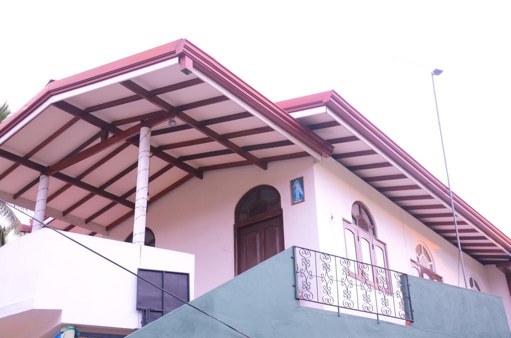 Lilly Palace Villa Guest House Negombo Bagian luar foto