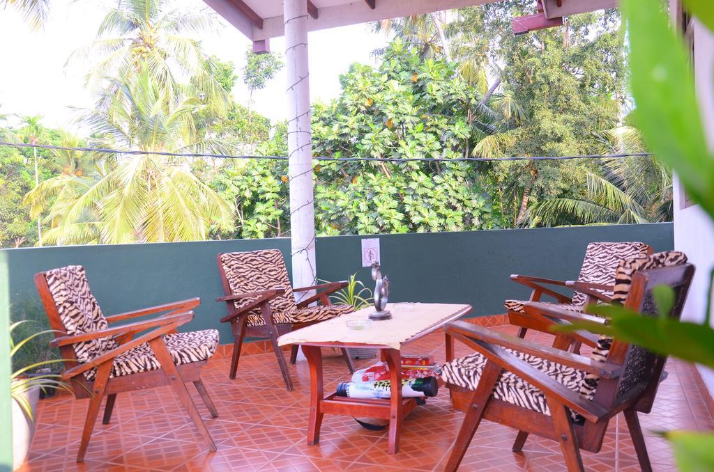 Lilly Palace Villa Guest House Negombo Bagian luar foto