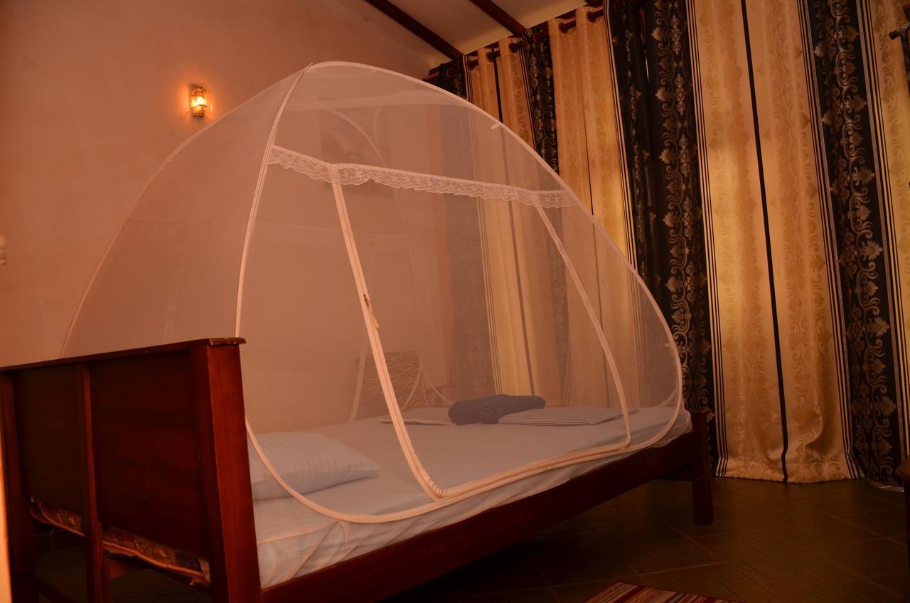 Lilly Palace Villa Guest House Negombo Bagian luar foto
