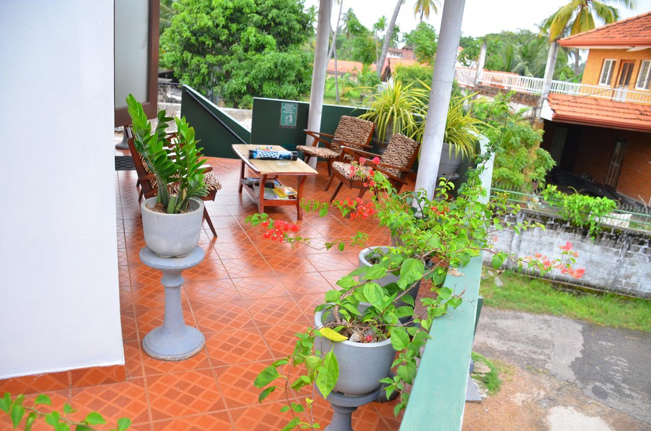 Lilly Palace Villa Guest House Negombo Bagian luar foto
